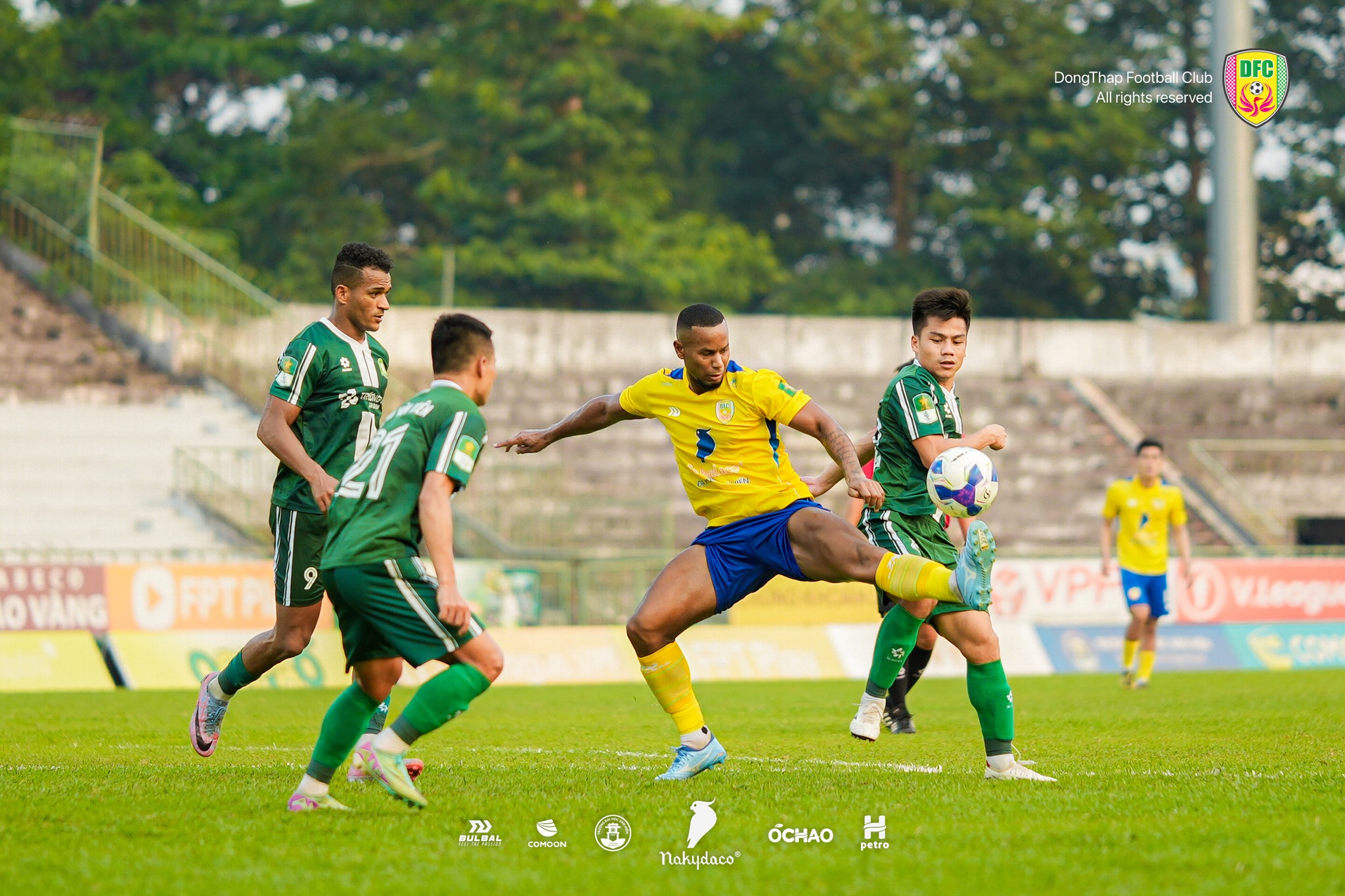 Đồng Tháp FC kiên cường giữ điểm trên sân nhà trước đội đầu bảng